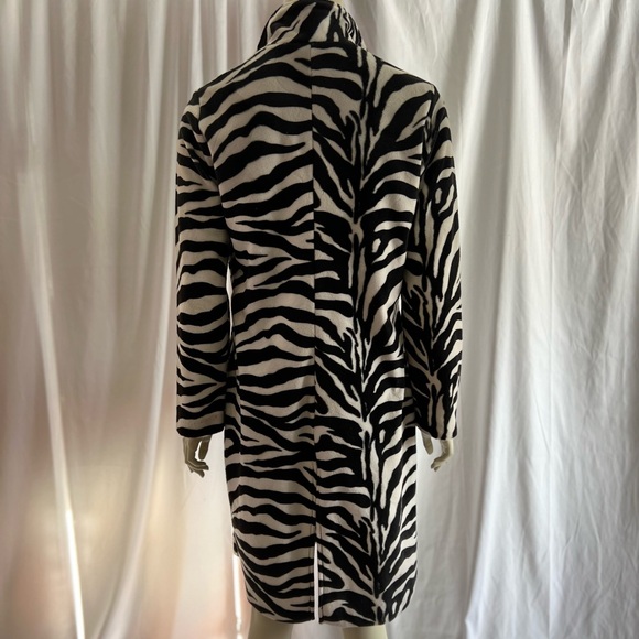 Chic Zebra Patterned Coat - Picture 7 of 11